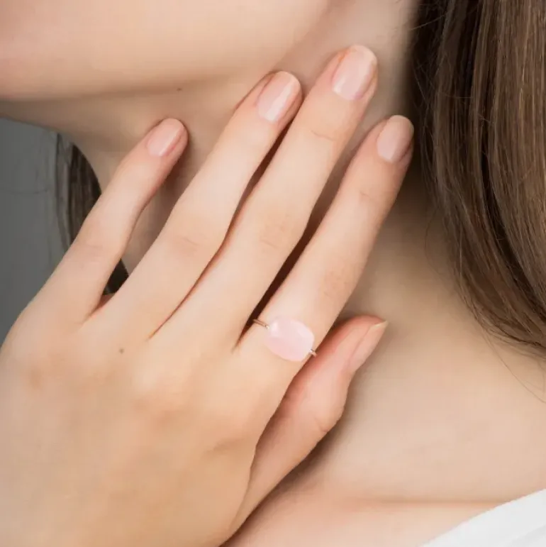 BAGUE OR BLANC COUSSIN QUARTZ ROSE POUDRE