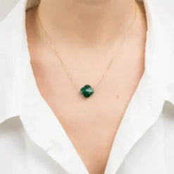 COLLIER OR BLANC TREFLE AGATE VERTE